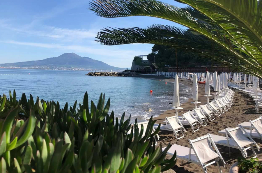 spiaggia bikini sorrento